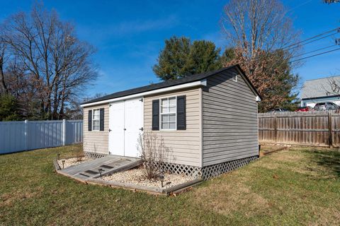 A home in WAYNESBORO