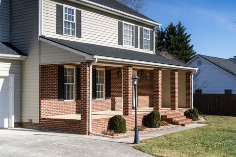 A home in WAYNESBORO