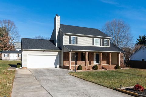 A home in WAYNESBORO