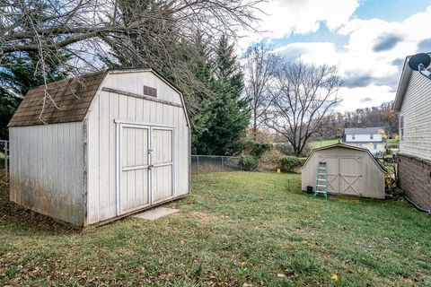 A home in STAUNTON