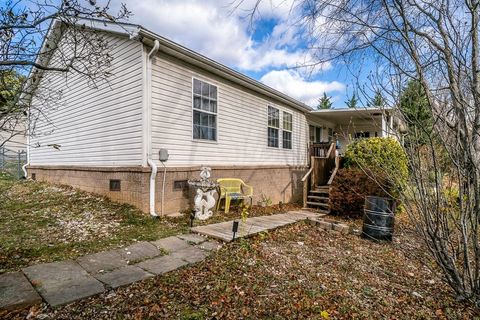 A home in STAUNTON