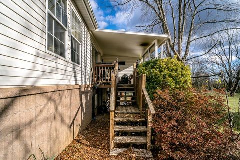 A home in STAUNTON