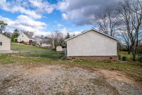 A home in STAUNTON