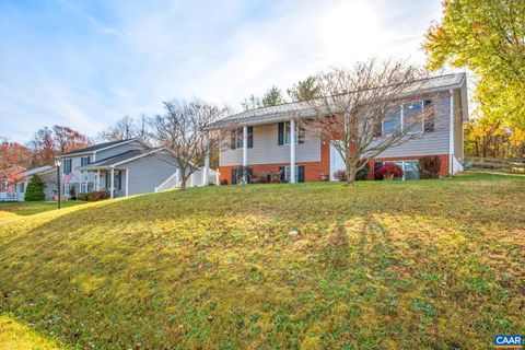 A home in WAYNESBORO