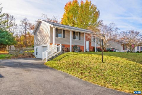 A home in WAYNESBORO