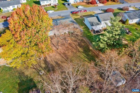 A home in WAYNESBORO