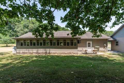 A home in WAYNESBORO