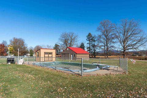 A home in GROTTOES