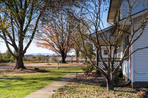 A home in GROTTOES