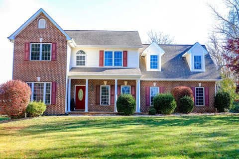 A home in WAYNESBORO