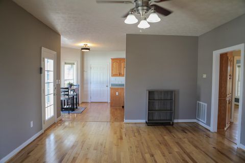 A home in WAYNESBORO