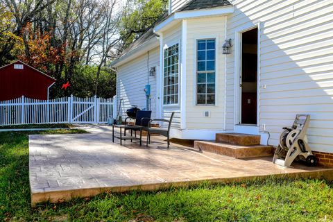 A home in WAYNESBORO