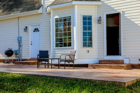 A home in WAYNESBORO