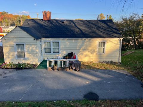 A home in STAUNTON