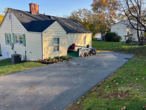 A home in STAUNTON