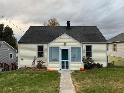 A home in WAYNESBORO