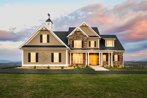 A home in STAUNTON