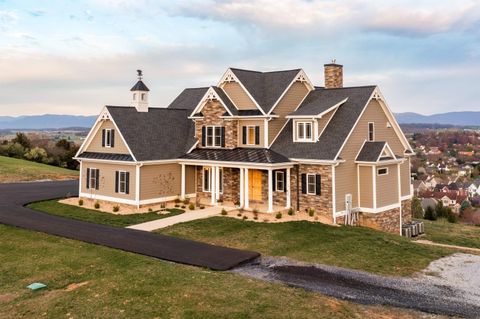 A home in STAUNTON