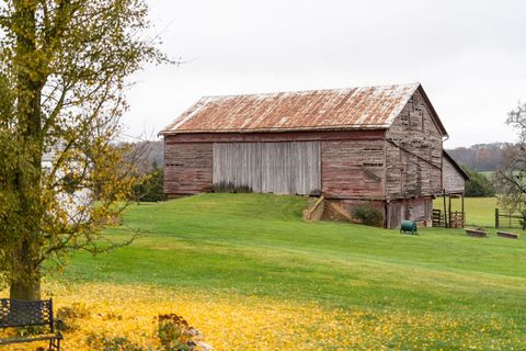 A home in WAYNESBORO