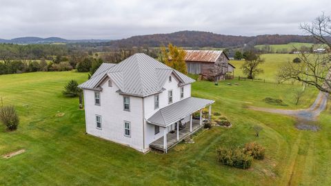 A home in WAYNESBORO