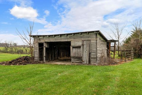 A home in WAYNESBORO