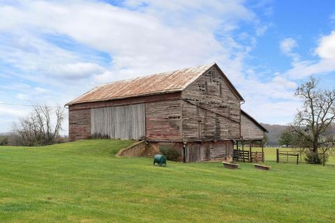 A home in WAYNESBORO