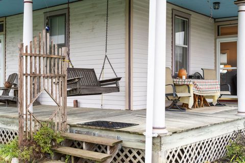 A home in WAYNESBORO