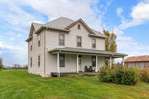 A home in WAYNESBORO