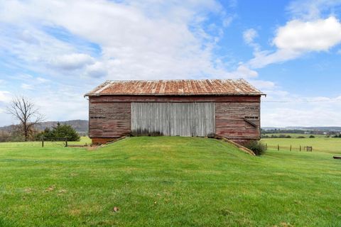 A home in WAYNESBORO