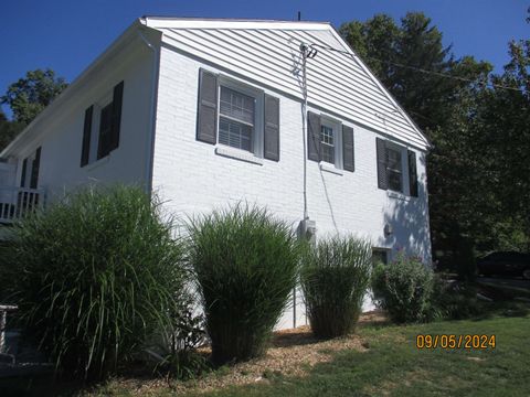 A home in STAUNTON