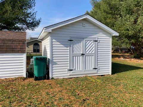 A home in GROTTOES