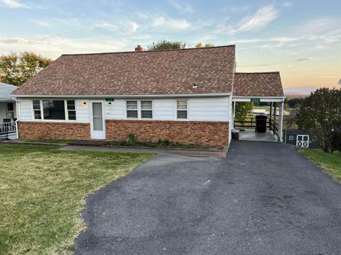 A home in STAUNTON