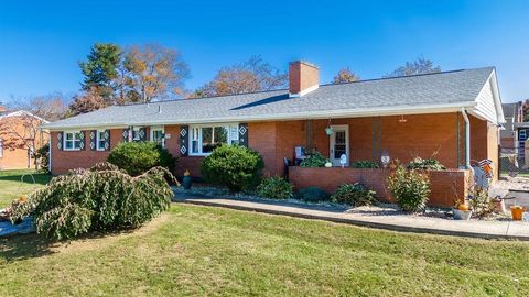 A home in WAYNESBORO