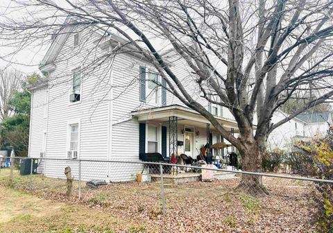 A home in WAYNESBORO