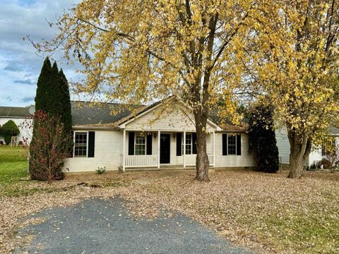 A home in WEYERS CAVE