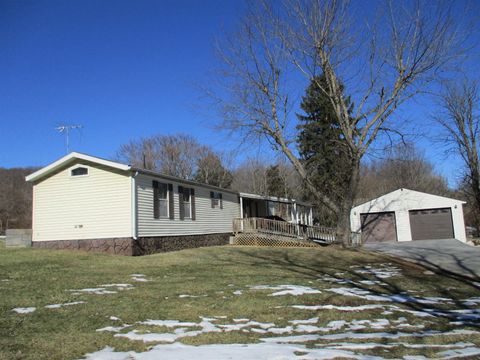 A home in MOUNT CRAWFORD