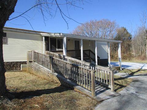 A home in MOUNT CRAWFORD