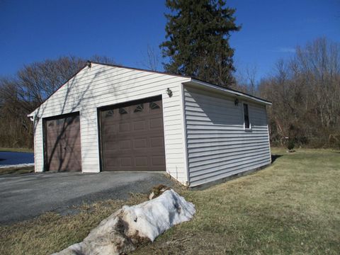 A home in MOUNT CRAWFORD