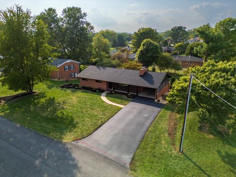 A home in WAYNESBORO