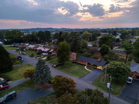 A home in WAYNESBORO