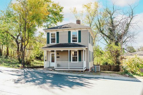 A home in STAUNTON