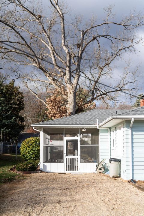 A home in STAUNTON