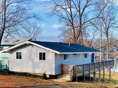 A home in LOUISA