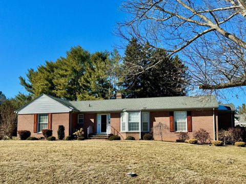 A home in STAUNTON