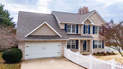 A home in WAYNESBORO