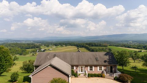 A home in STAUNTON