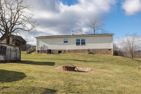 A home in MOUNT SOLON