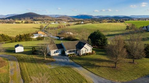 A home in STAUNTON