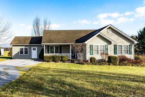 A home in STAUNTON