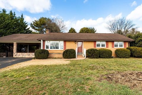 A home in WAYNESBORO